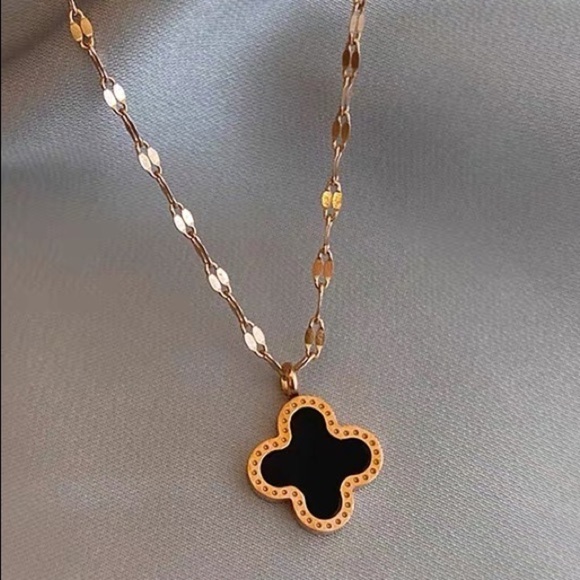💎BOGO‼️ Clover leaf Double Side Rose Gold Necklace women jewelry - Picture 8 of 11